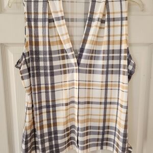 Women's sleeveless summer top NWOT.